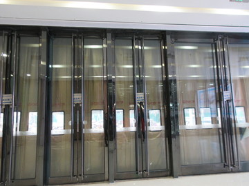 金屬門與防盜門 安全防護(hù)的選擇指南