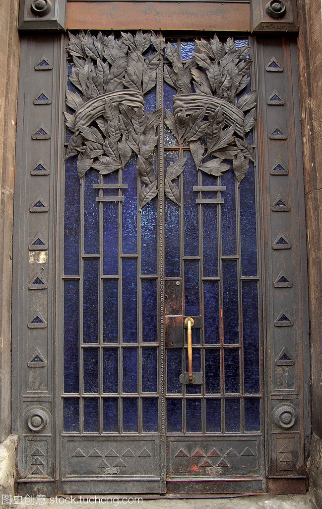 偽造鑄鋁裝飾門 工藝、隱患與識別指南